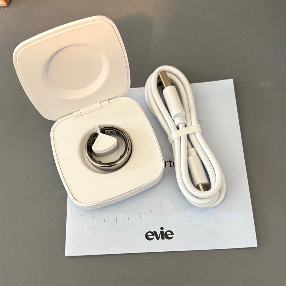 evie Ring with charging case